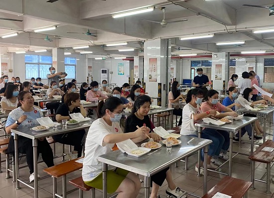 比賽現(xiàn)場2.jpg 比賽現(xiàn)場2.jpg